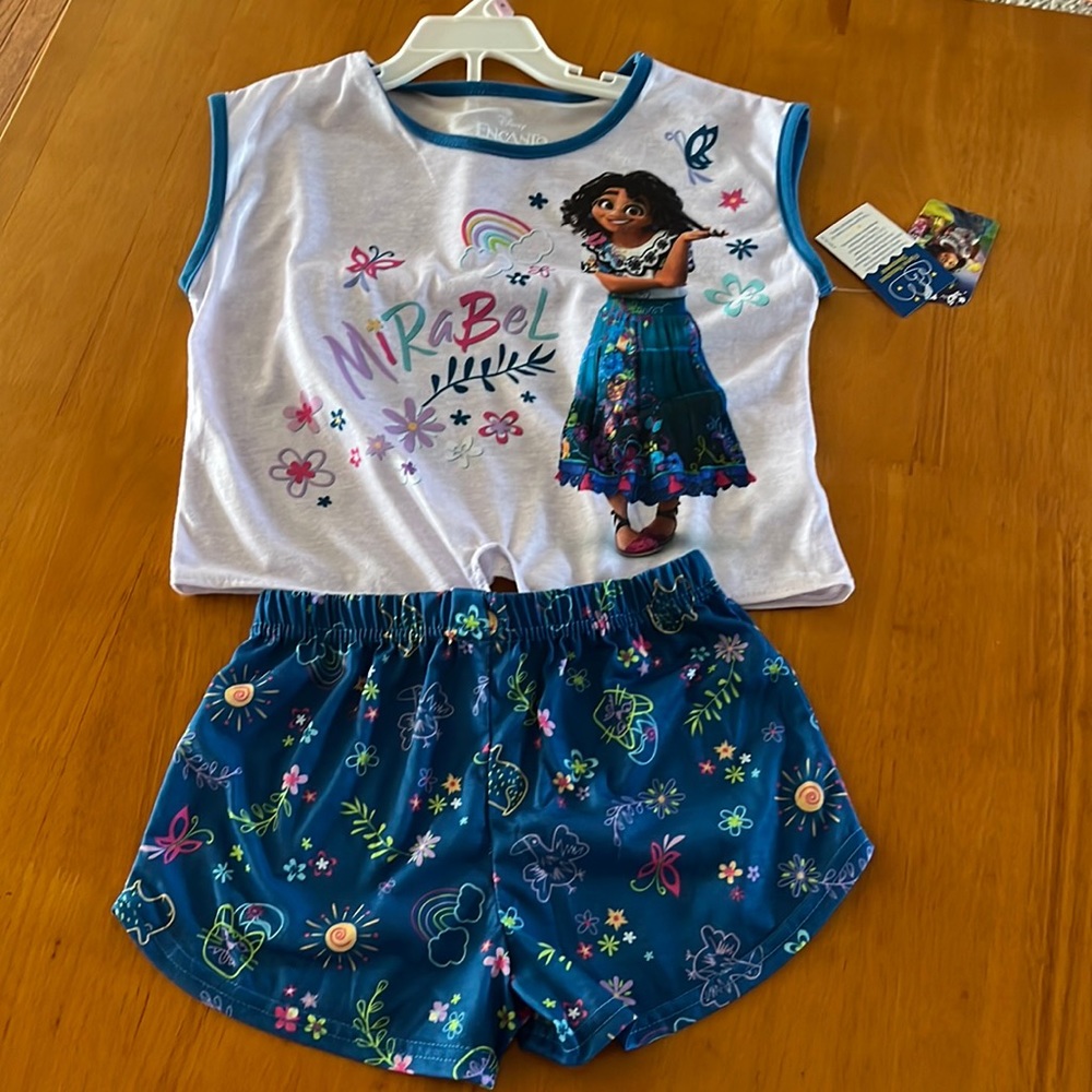 New size 6 encanto pjs